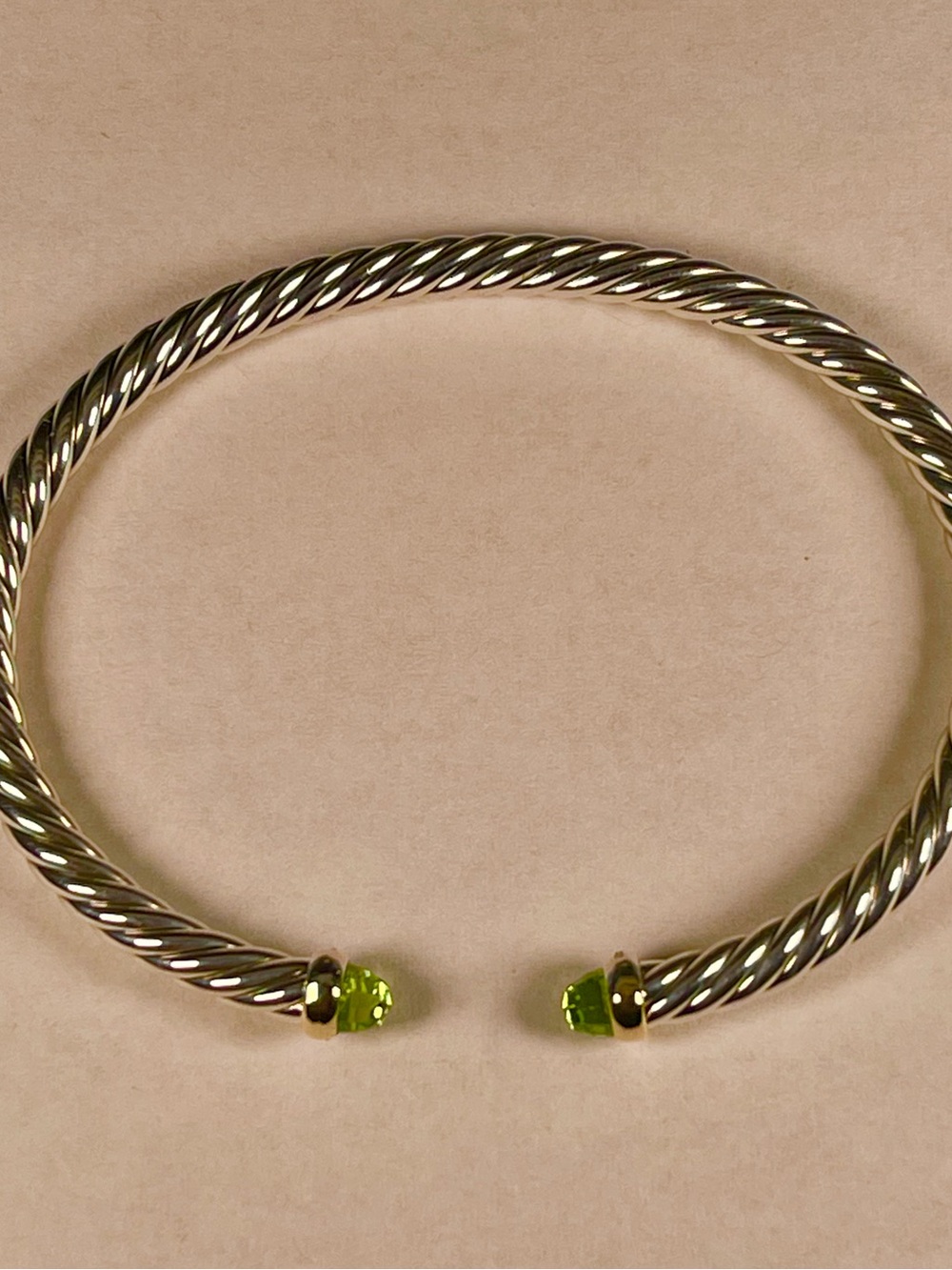 David Yurman cable flex bracelet silver with 14k and peridot, 4mm. Size medium - Picture 2 of 5
